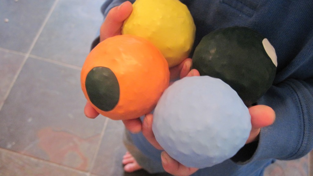 homemade juggling balls 1024x575 Homemade Juggle Balls