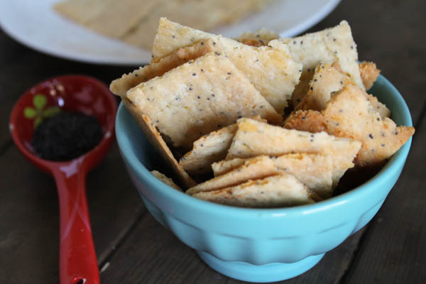 A few modifications to my paleo pie crust recipe resulted in these perfectly cheesy, grain-free poppy seed cheese crackers! Found at The Happy Housewife