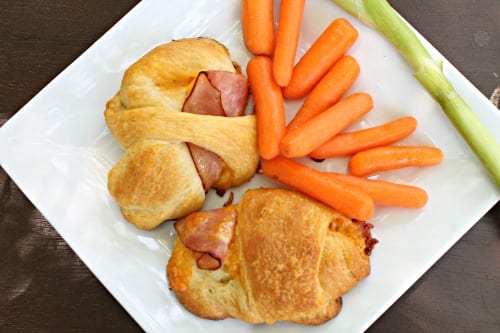 These delicious Ham and Cheese Crescents are hot in ready no time - perfect for an impromptu gathering of hungry young people.