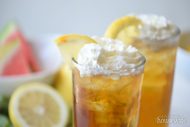 If you are looking for a fun drink to enjoy during these final days of summer, try these quick and refreshing iced tea floats!