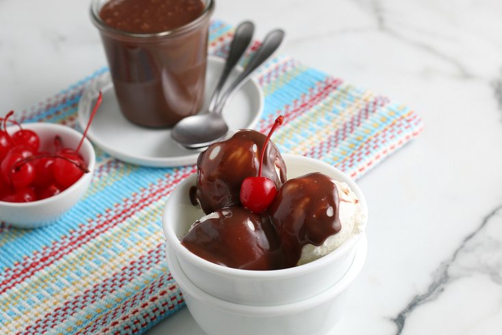 Homemade Hot Fudge Sauce Recipe with only 3 ingredients! 