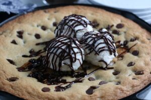 how to make a giant chocolate chip cookie
