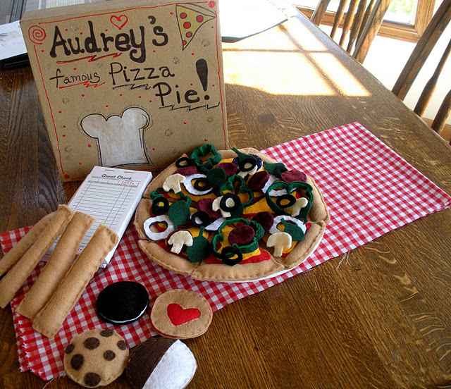 Felt Pizza The Happy Housewife™ Home Management