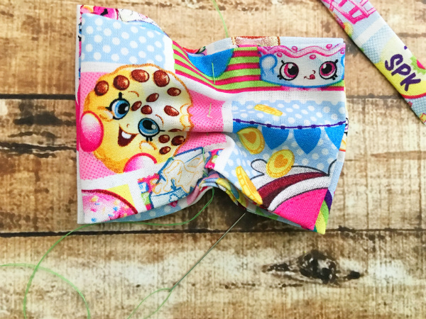 This tutorial shows you how to make a Shopkins headband with very little sewing. The sewing is so basic you could even have your child help you make it.