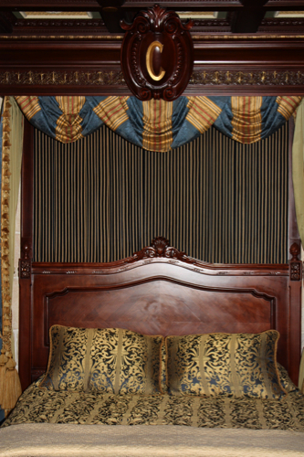 Bed in cinderellas castle suite